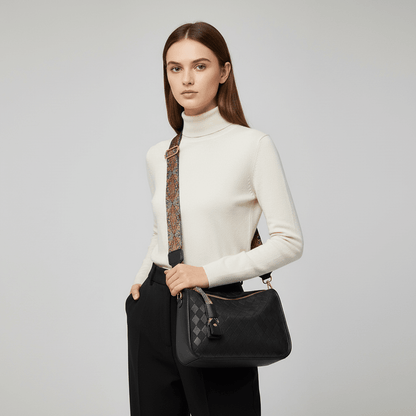 Bolsa Transversal com Estampa Geométrica e Alça Larga PretaGramora | Luxury Ladies Clothing